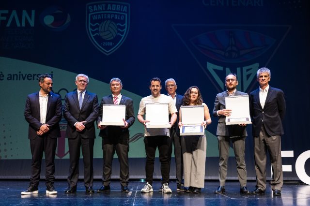 La FAN rep la Placa Aniversari pels 25 anys de vinculació amb la FCN